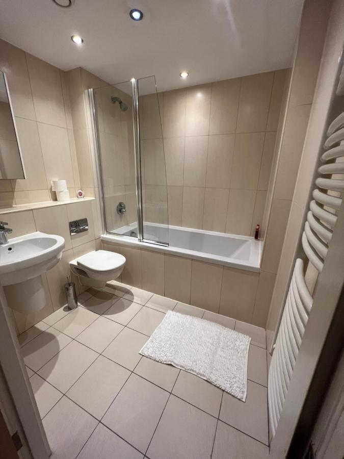 Bigkings Cosy 2 Bedroom Apartment With Free Parking In Central Manchester Bagian luar foto
